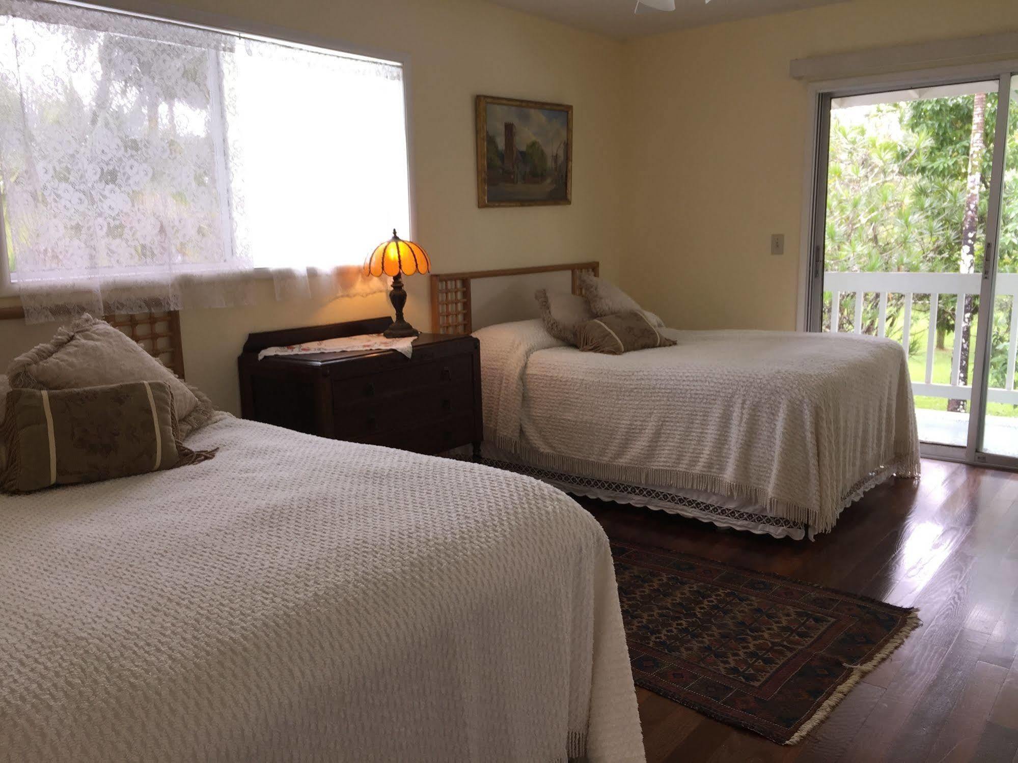 Lava Tree Tropic Inn Pahoa Buitenkant foto